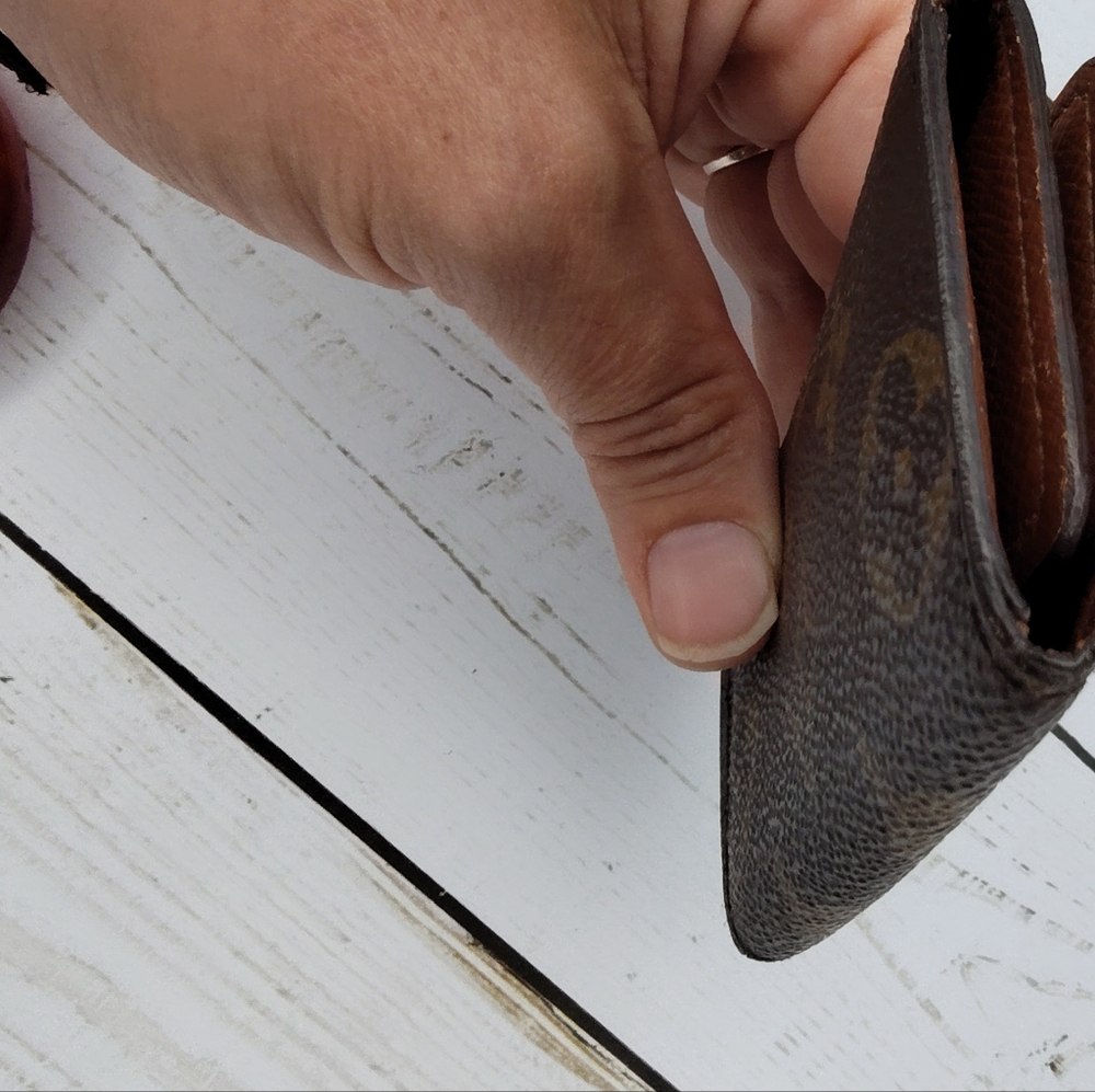 Louis Vuitton Key Wallet - Picture 5 of 14